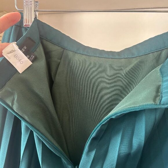 J. CREW Dark Spruce Green Pleated Midi Skirt (SIZE 6) - Picture 8 of 9